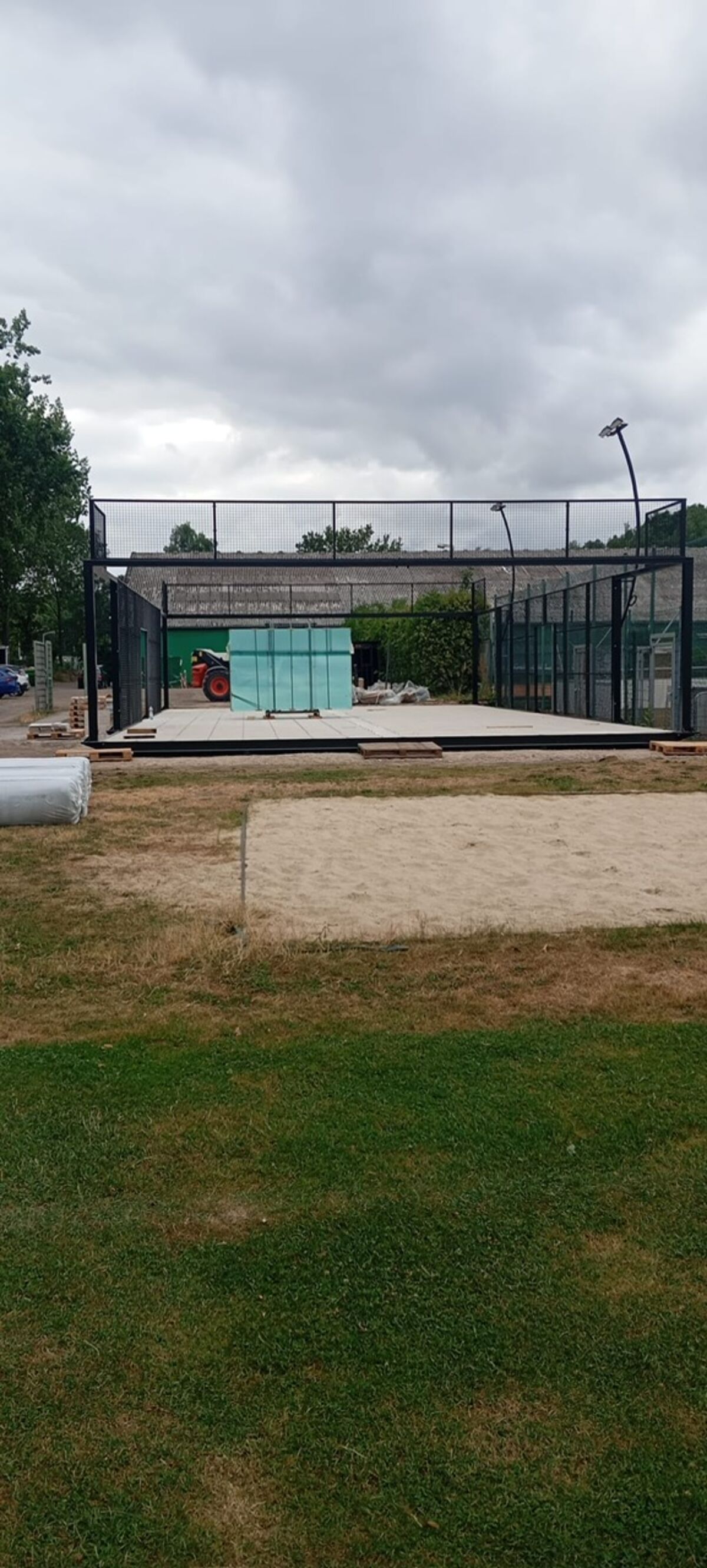 Baufortschritt Padel Court Osnabrück – Glaswände
